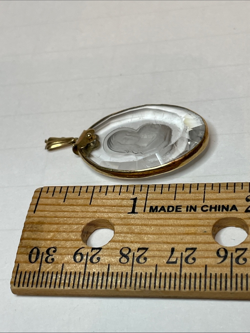 Vintage Italian Reverse Carved Madonna & Child Quartz Pendent 750 Gold Frame - Picture 8 of 9